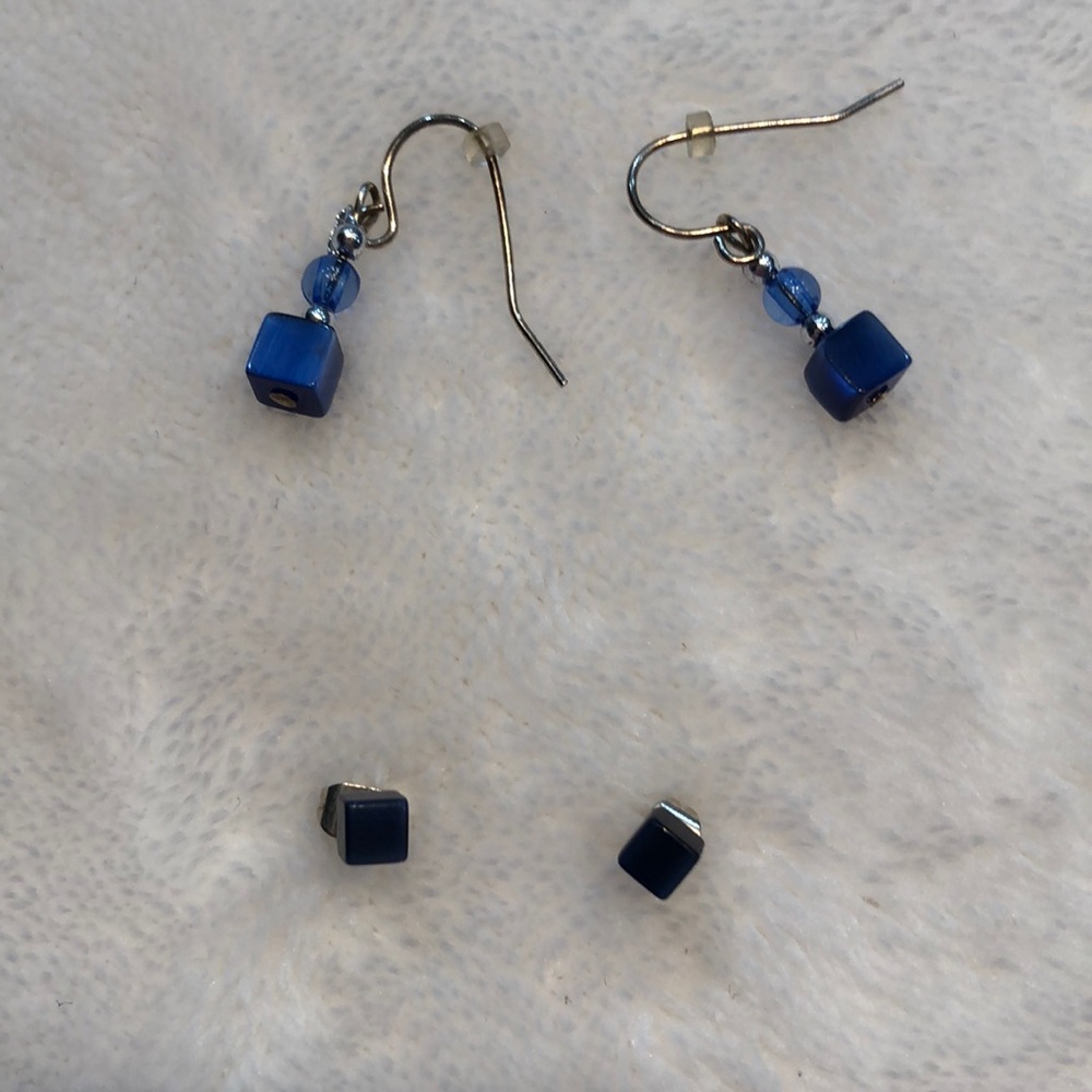 FREE w/ BUNDLE - 2 Pair Blue Earring